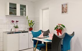 Lina Rooms Hostel